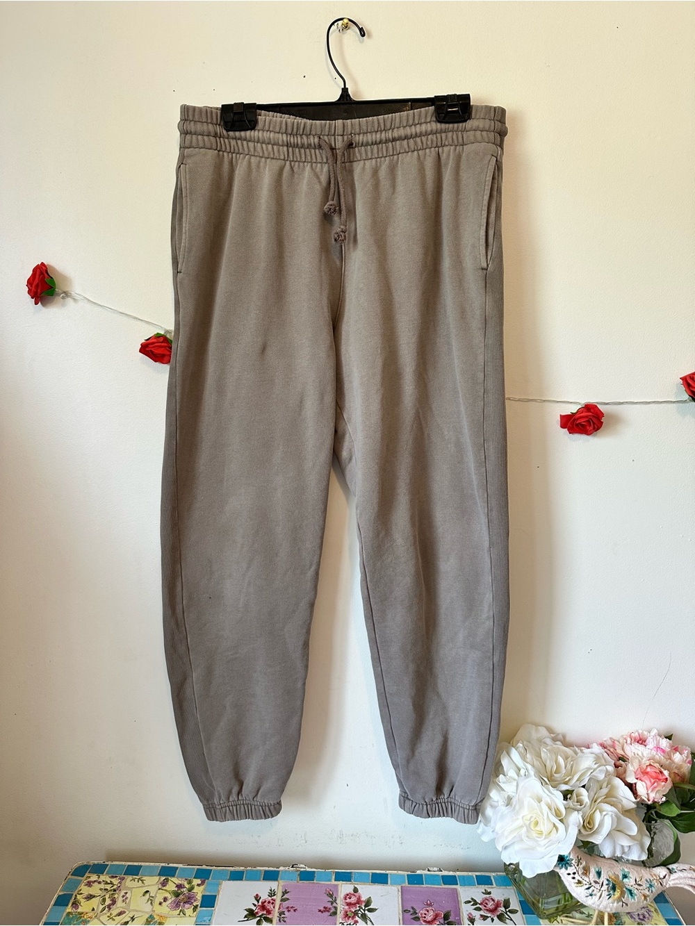 Aritzia TNA Taupe Sweat Pants Joggers L